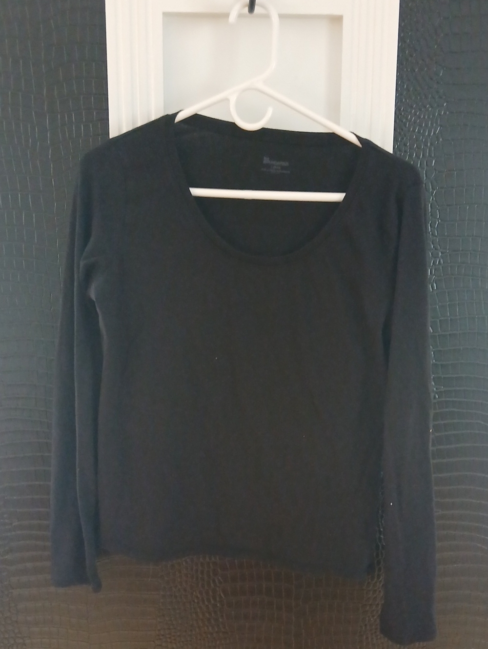 No Boundaries Black Long-Sleeve Scoop Neck Tee - Picture 1 of 3